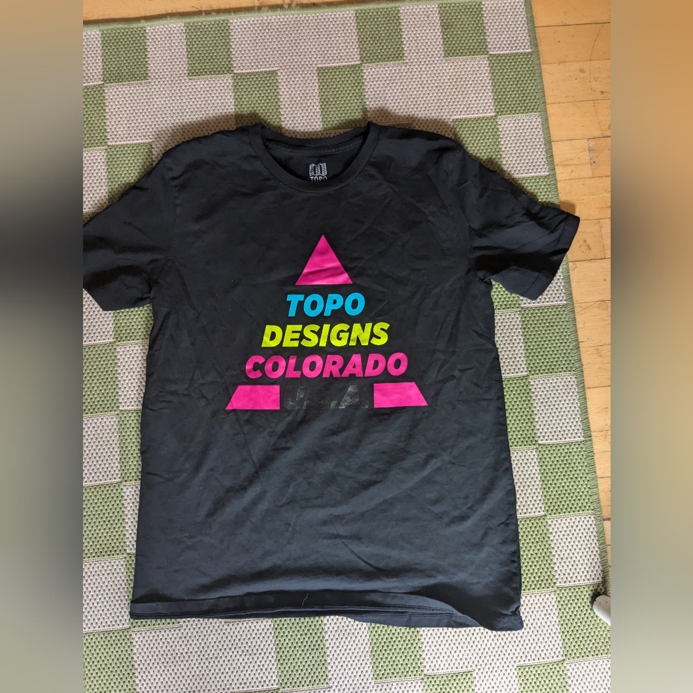 Topo men's graphic tee